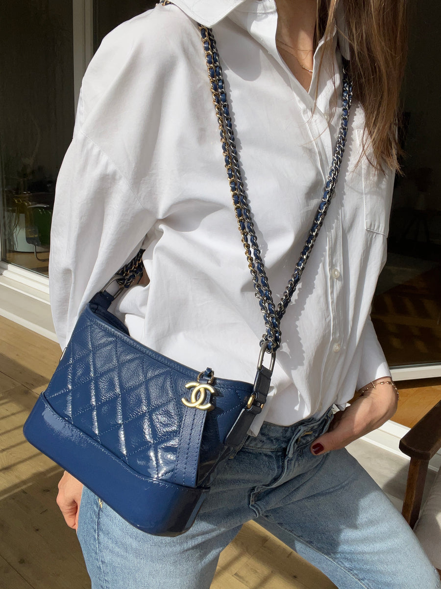 bag, chanel gabrielle small hobo bag, chanel bag, chanel, blazer, blue  blazer, light blue, pants, matching set, shoulder bag - Wheretoget