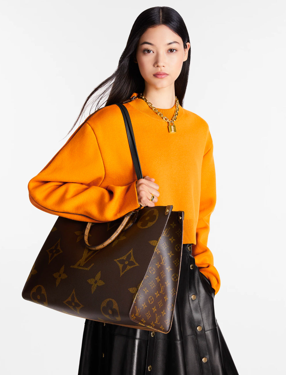 LOUIS VITON オンザゴーGM Explore timeless Louis Vuitton pieces such as the {{ product.title