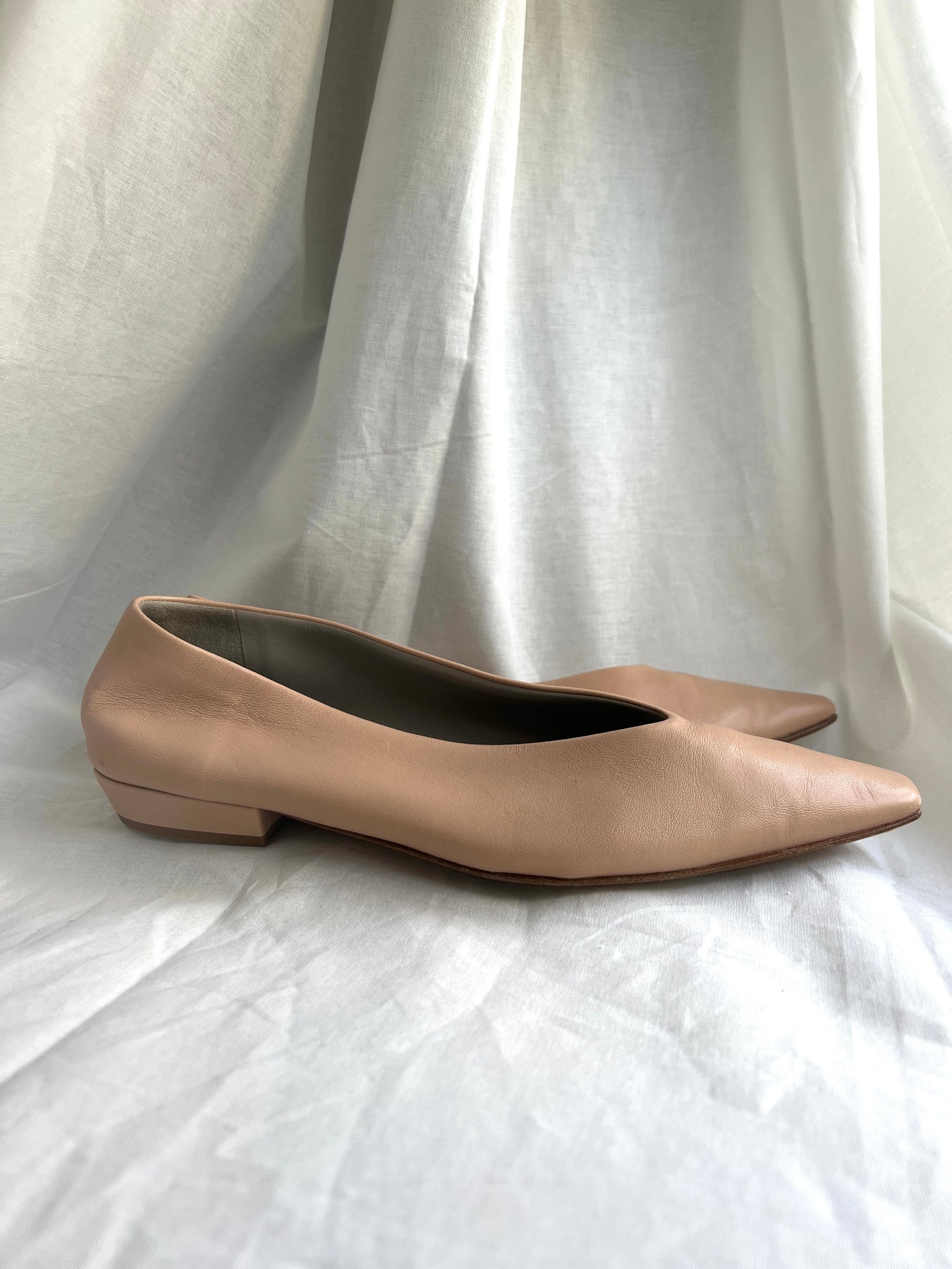 Almond Ballerina Leather Flats Size - Size 38 – PRELOVEDSTORY