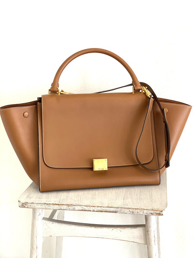 celine_trapeze_medium_camel_front