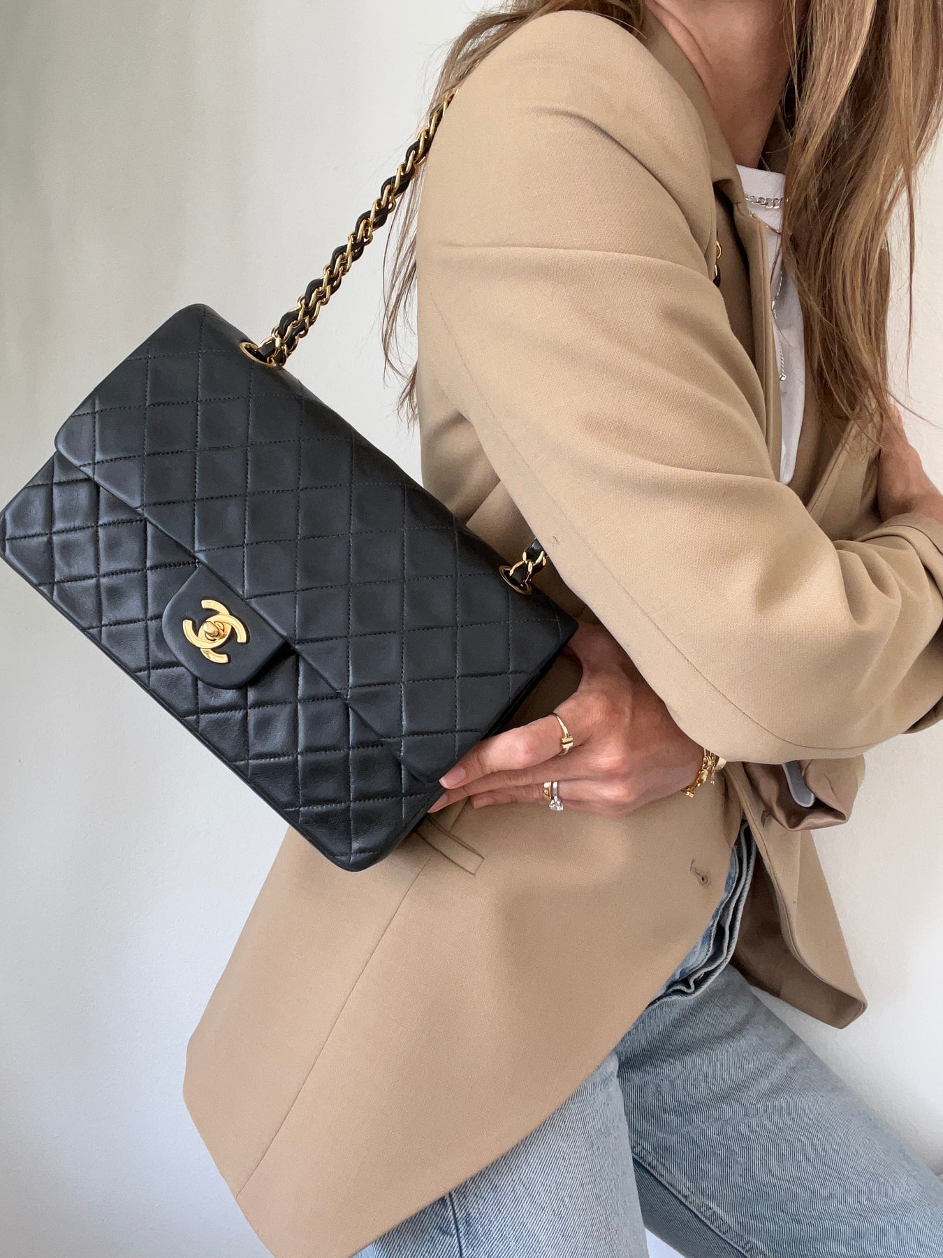 Chanel Diana bag, single flap, medium size (25 cm) black lambskin, 2 series  (1991-1994) ‣ For Sure Vintage