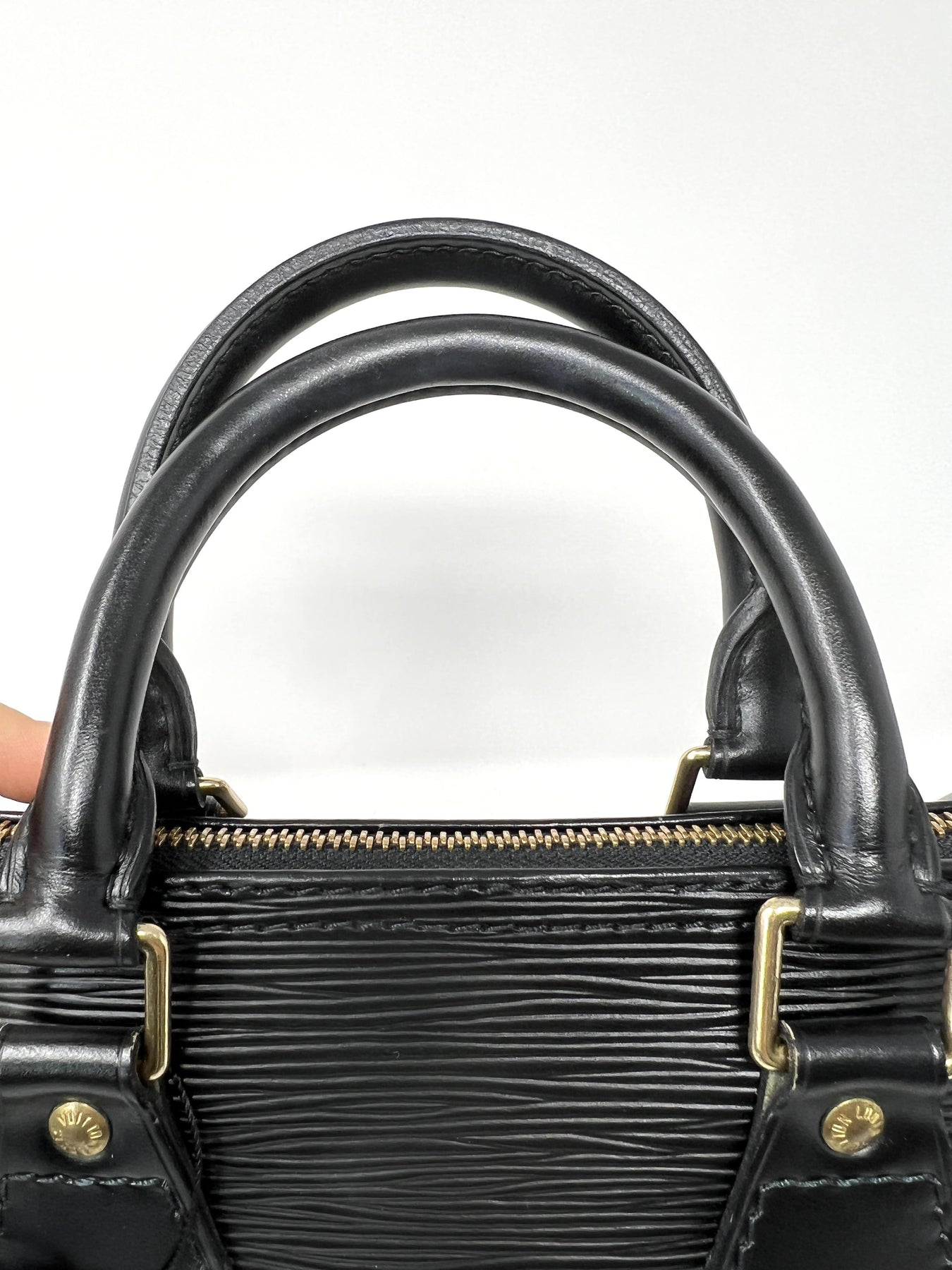 Louis Vuitton Speedy 25 Black EPI Leather Handbag VI0994