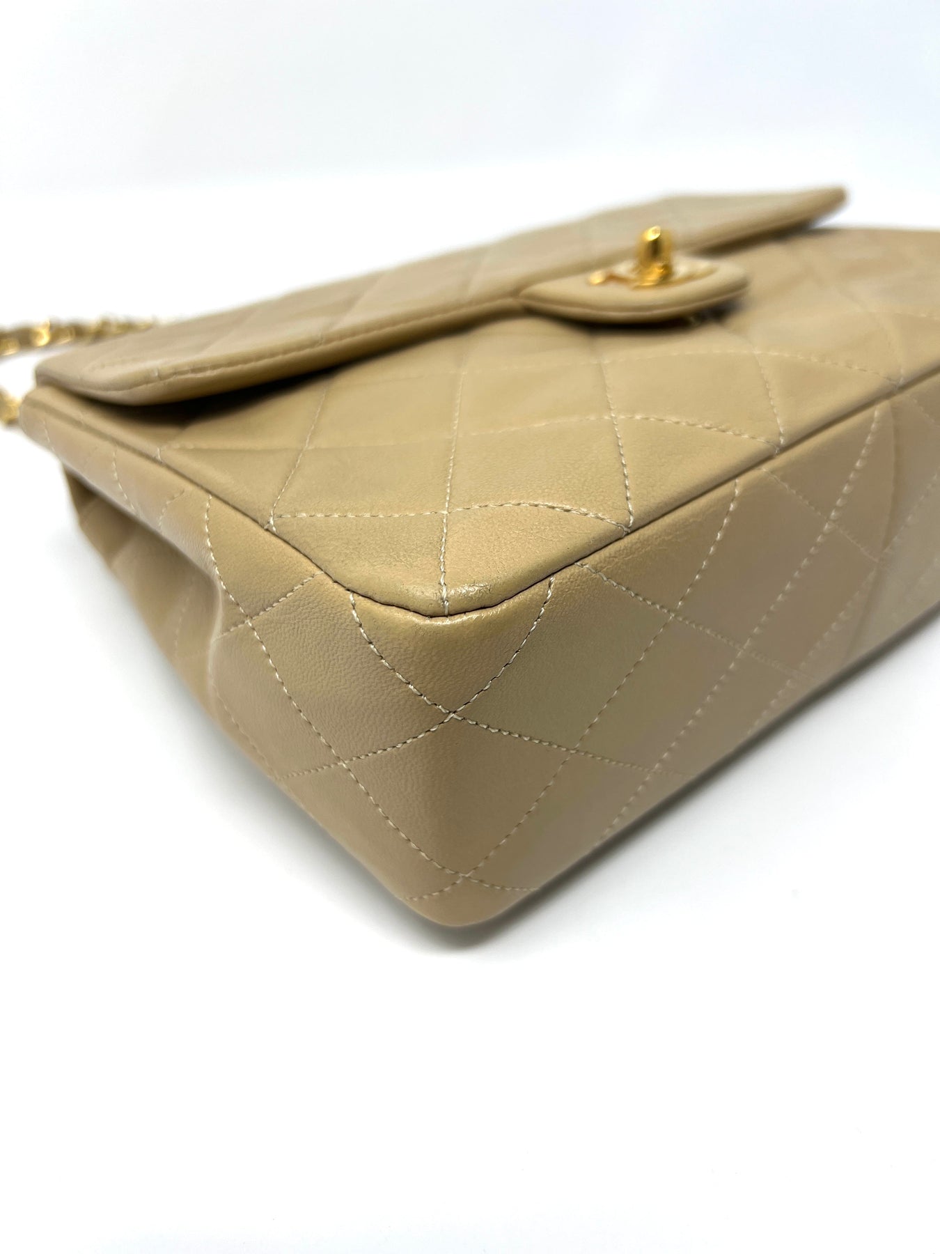 Vintage Mini Flap in Beige Lambskin 1989-1991 – PRELOVEDSTORY