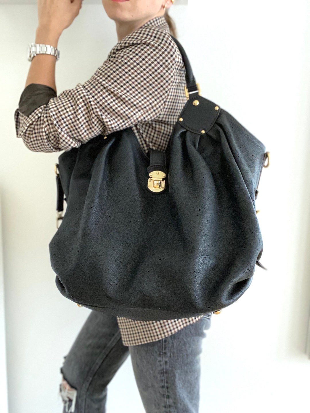 LOUIS VUITTON MAHINA XL BLACK LEATHER – PRELOVEDSTORY