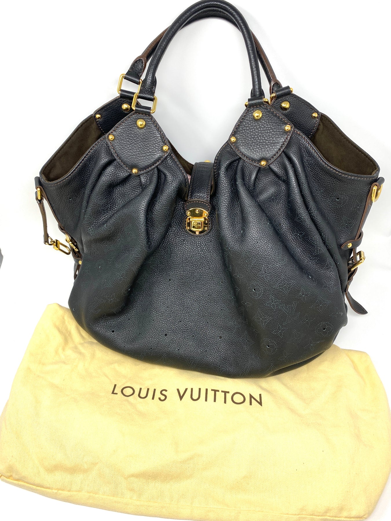 LOUIS VUITTON MAHINA XL BLACK LEATHER – PRELOVEDSTORY