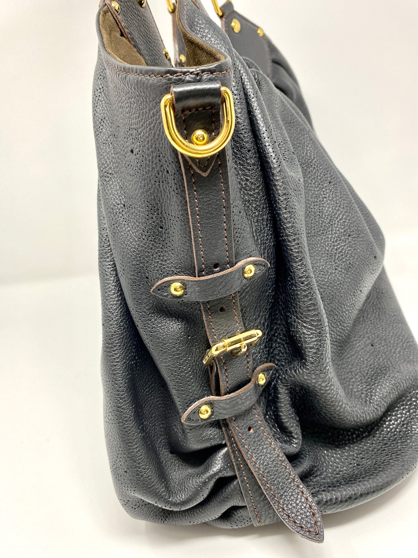 Louis-Vuitton-Monogram-Mahina-XL-Shoulder-Bag-Noir-Black-M95547 –  dct-ep_vintage luxury Store